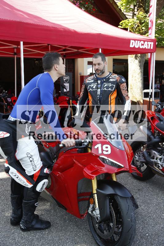 Archiv-2025/27 12.06.2025 Ducati Schweiz Trackday Warmup  ADR/Impressionen